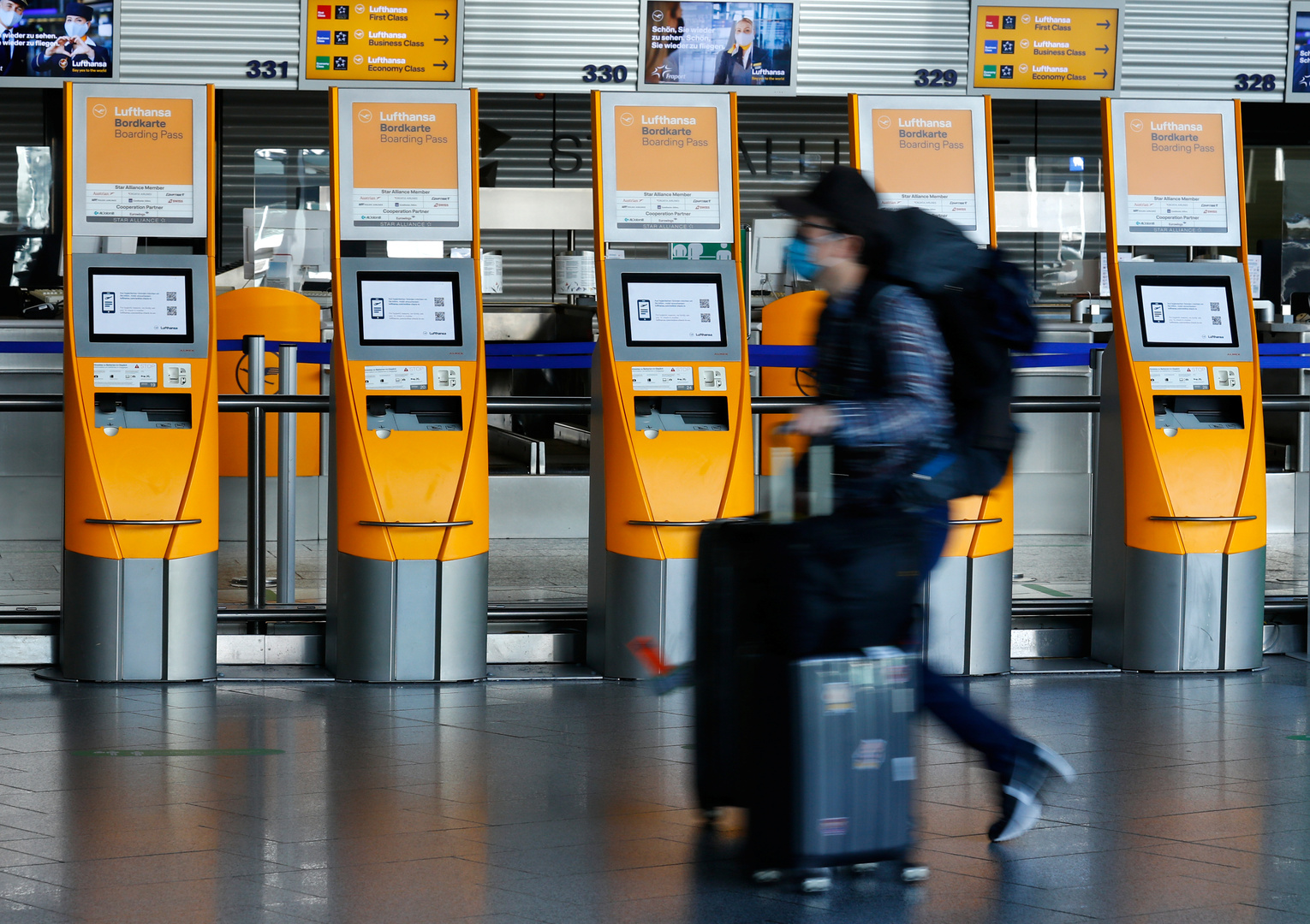 ألمانيا.. إخلاء بعض مرافق مطار فرانكفورت بعد الاشتباه بحقيبة