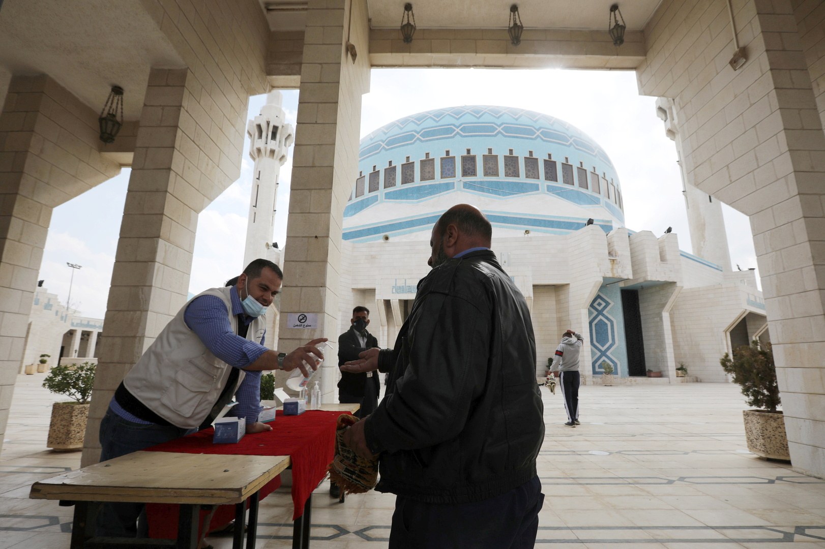 الحكومة الأردنية ترد على اتهامها بتهديد المواطنين بشأن التزام القيود الصحية الوقائية