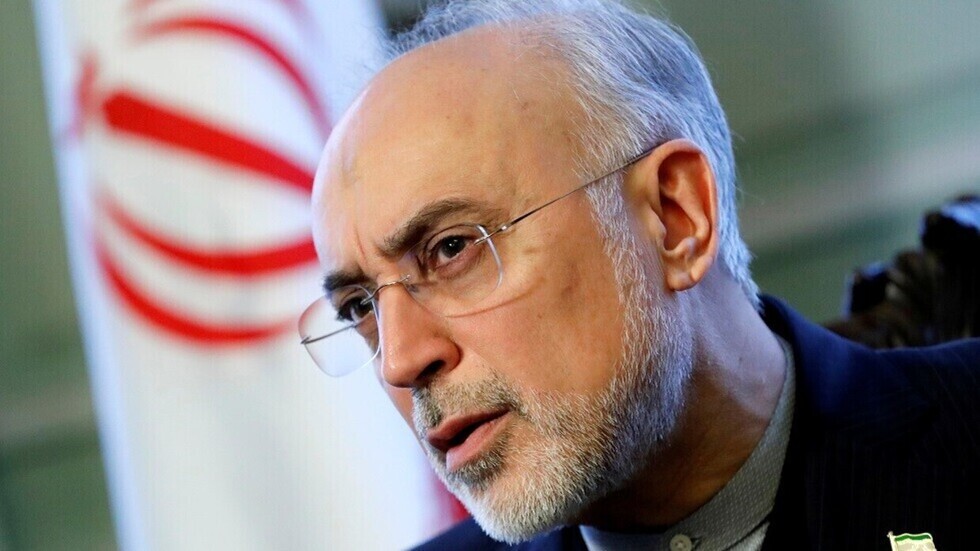 رئيس منظمة الطاقة الذرية الإيرانية: طهران لن تقبل أي شرط مسبق لرفع العقوبات