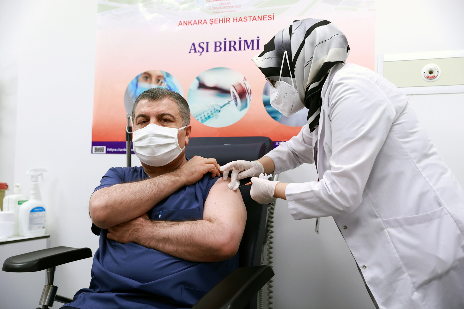 تركيا تبدأ حملة تطعيم المسنين ضد كورونا