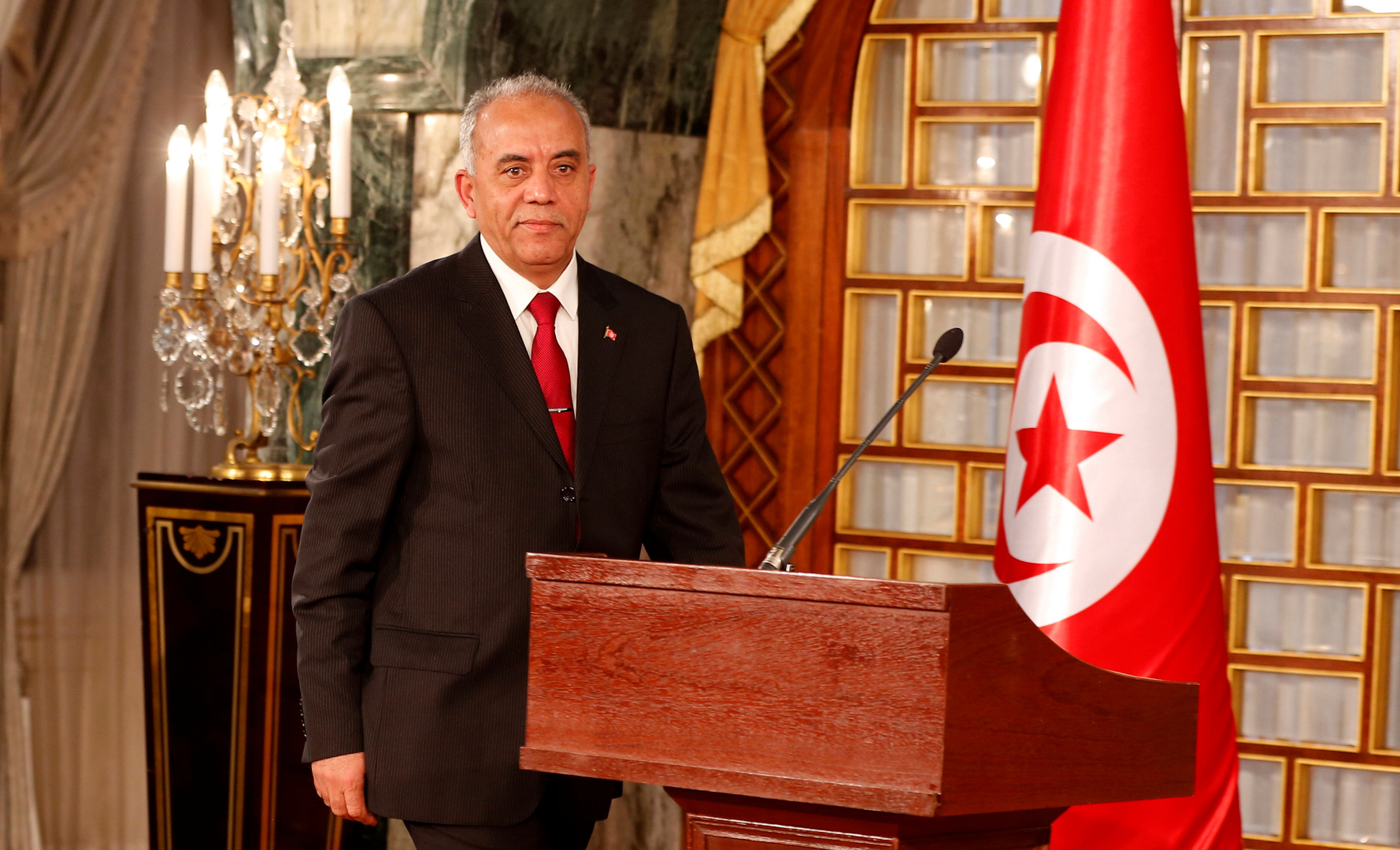 تونس.. برلمانيون يطالبون بمساءلة المشيشي بشأن أحداث العنف