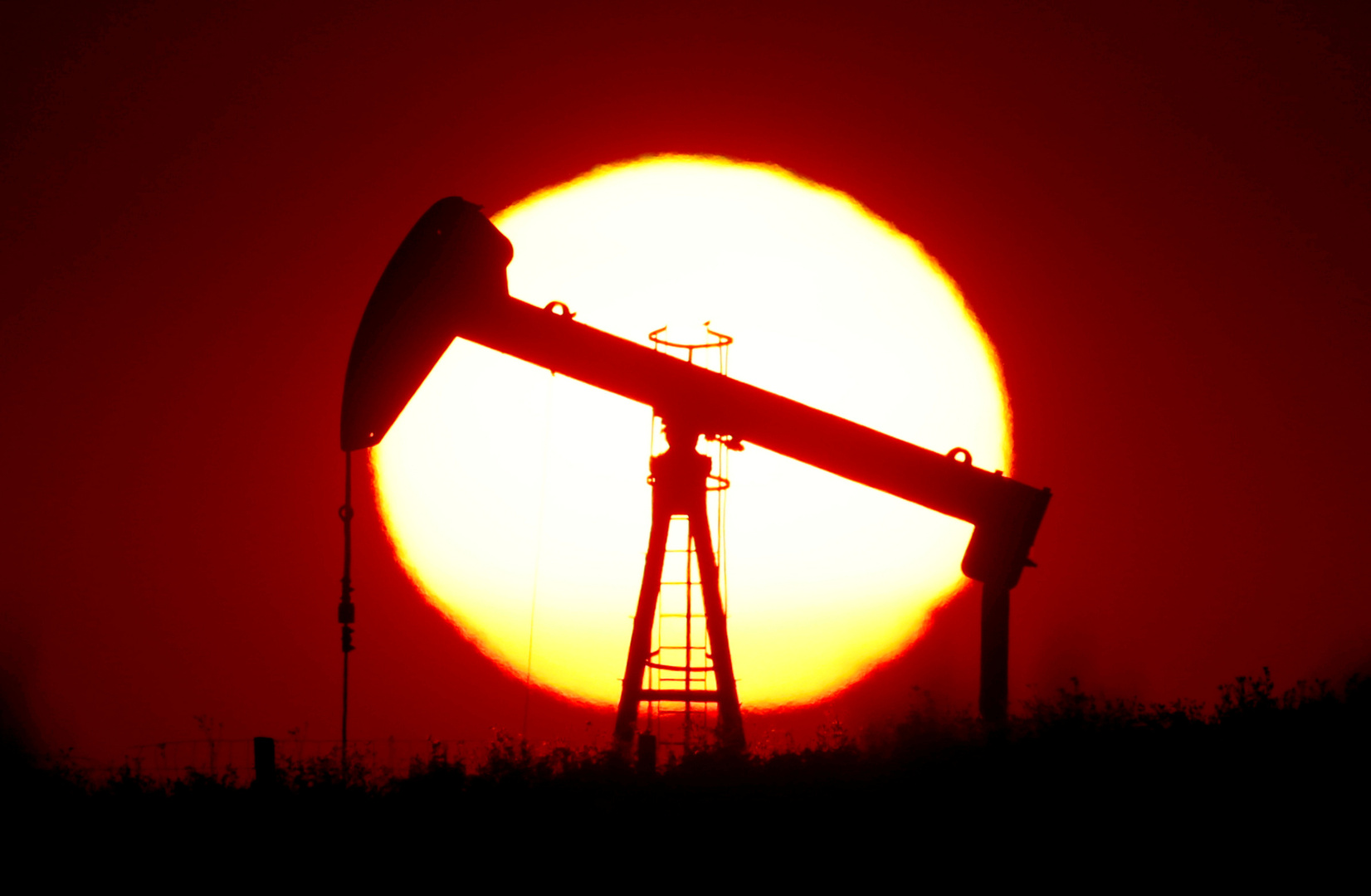 صعود النفط متأثرا بأنباء التحفيز الأمريكي عشية تنصيب بايدن