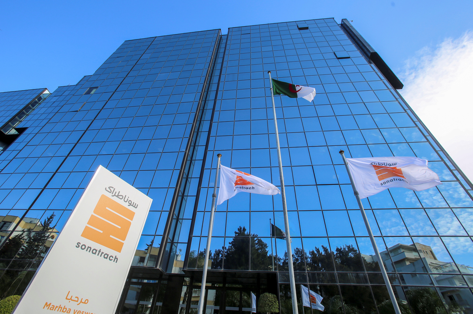 الجزائر تهدد بيروت بالاحتكام للقضاء الدولي في قضية 