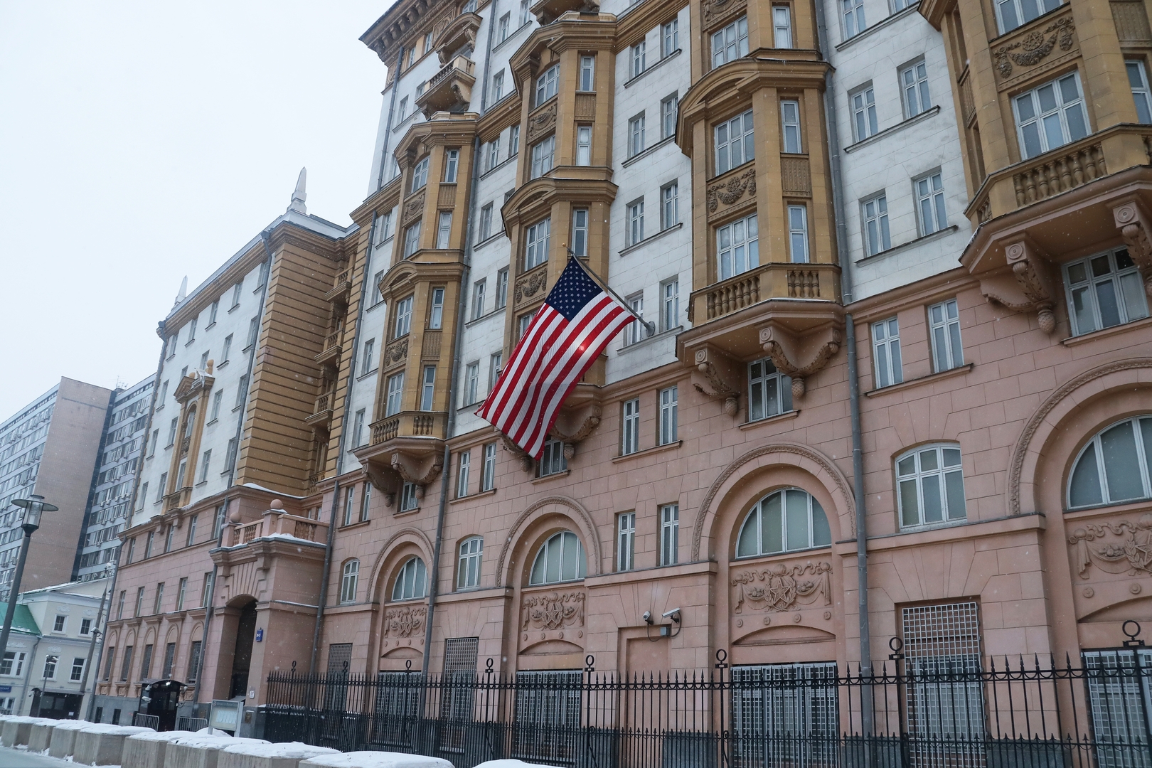 السفارة الأمريكية بموسكو تدعو المواطنين الأمريكيين لتجنب أماكن المظاهرات المتوقعة