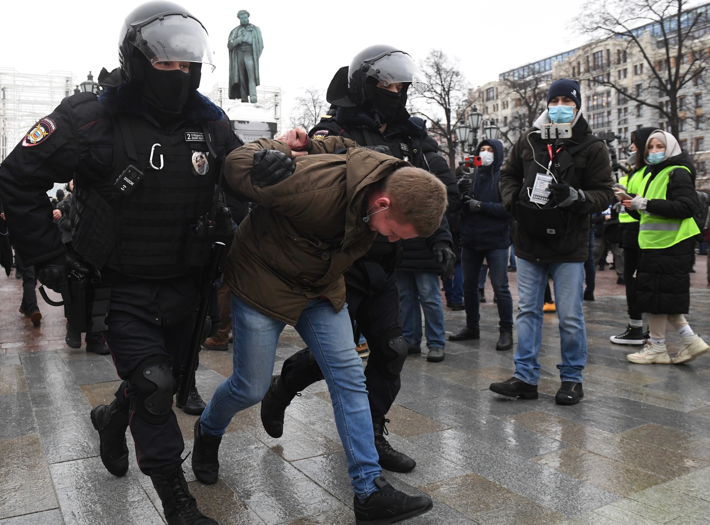 تحقيقات جنائية في أعمال عنف وشغب خلال مظاهرات أنصار نافالني في روسيا