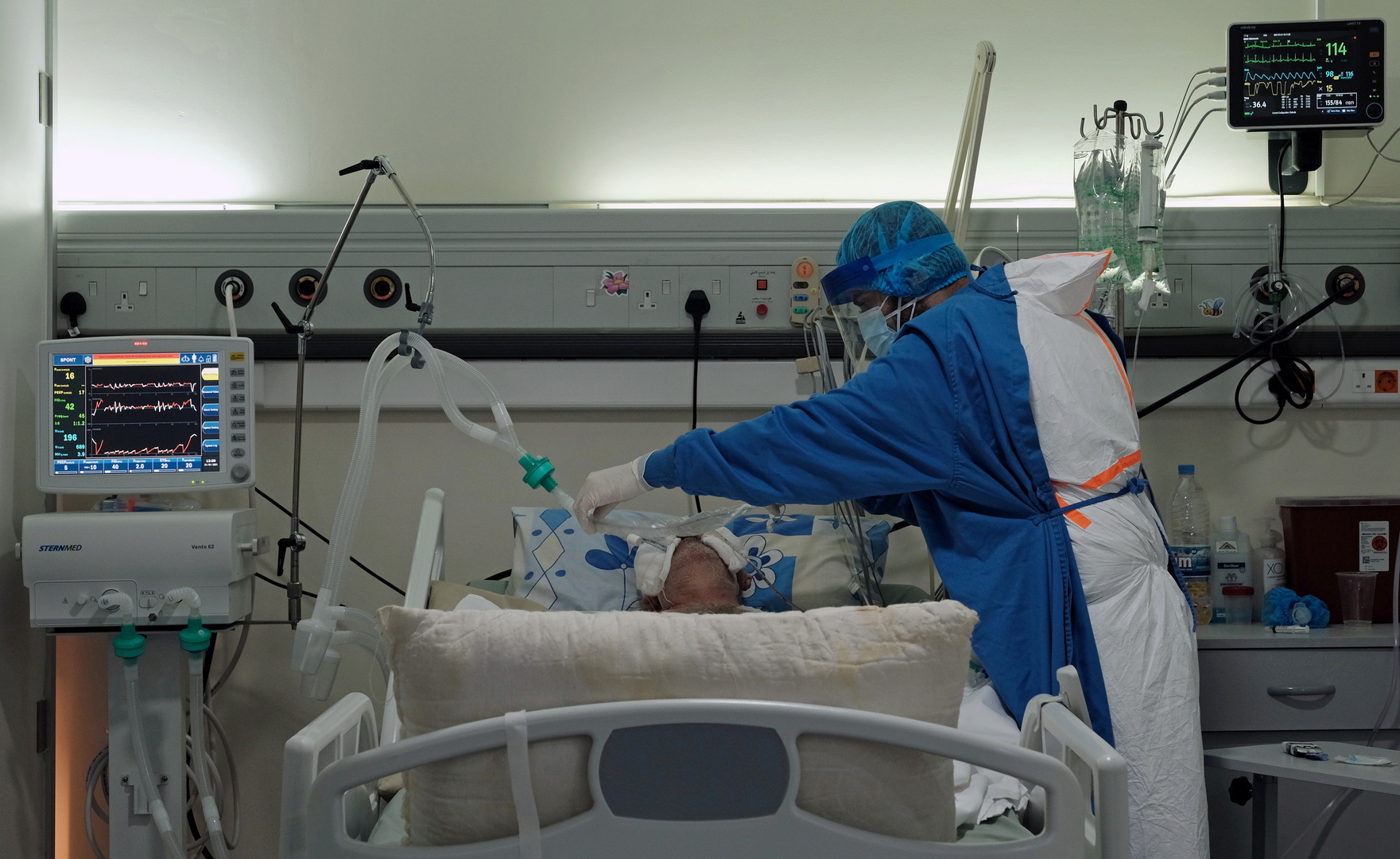 لبنان.. أسرة المستشفيات مشغولة بشكل شبه كامل جراء تفشي كورونا
