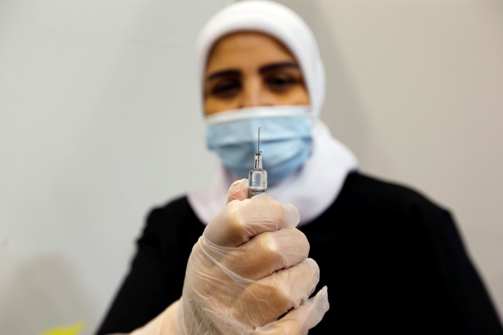 البحرين تسجل أعلى حصيلة إصابات بفيروس كورونا منذ أكتوبر الماضي