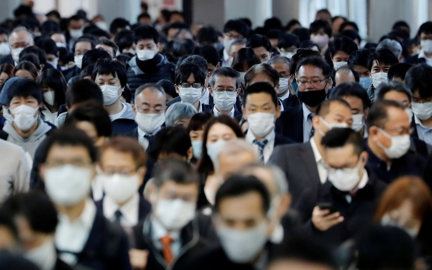 أكثر من 15 ألف مصاب بكورونا في اليابان مسجلون في قوائم انتظار شغور سرير في المستشفيات