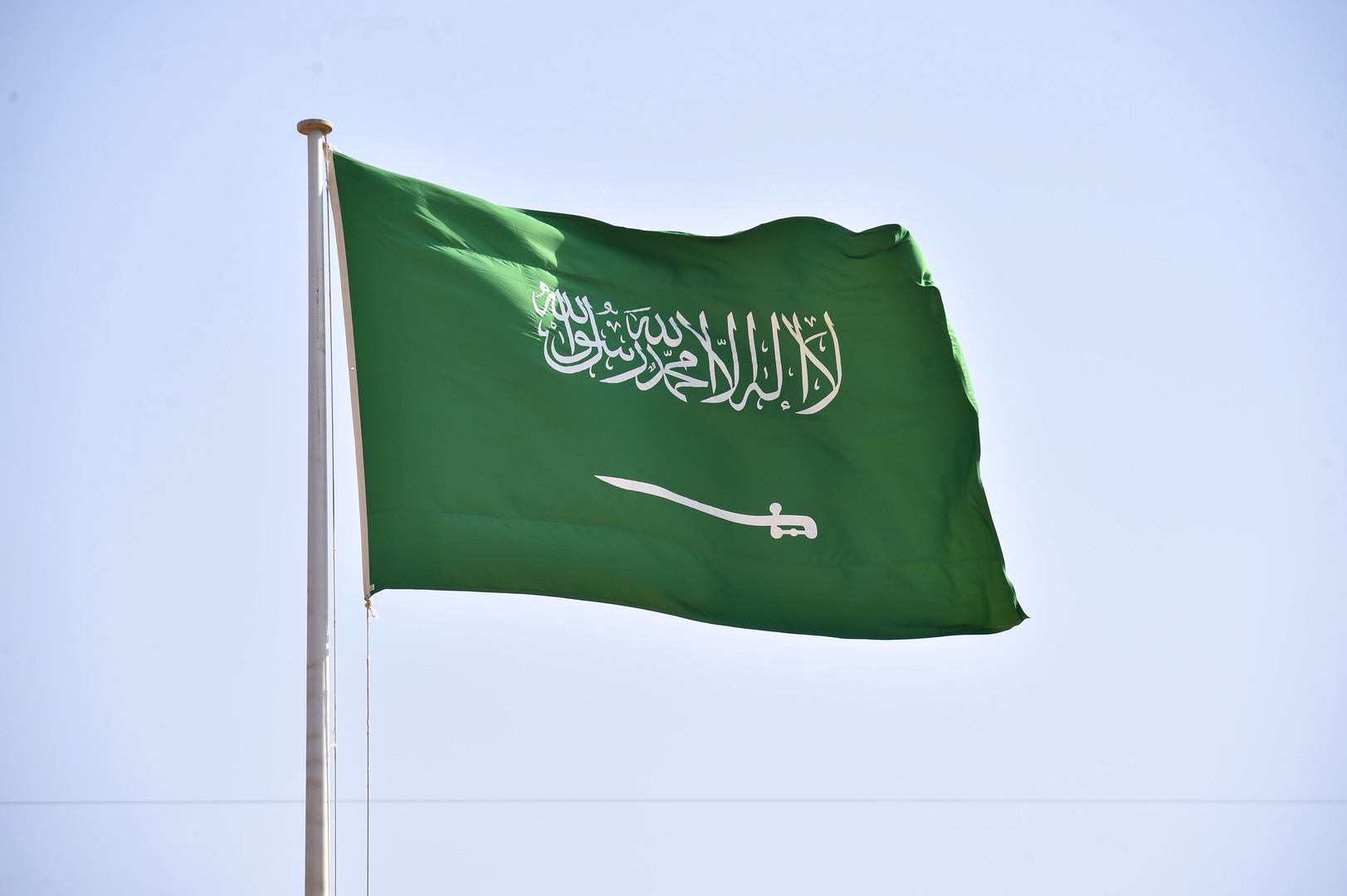 السعودية تجمع 5.5 مليار دولار من بيع سندات في شريحتين