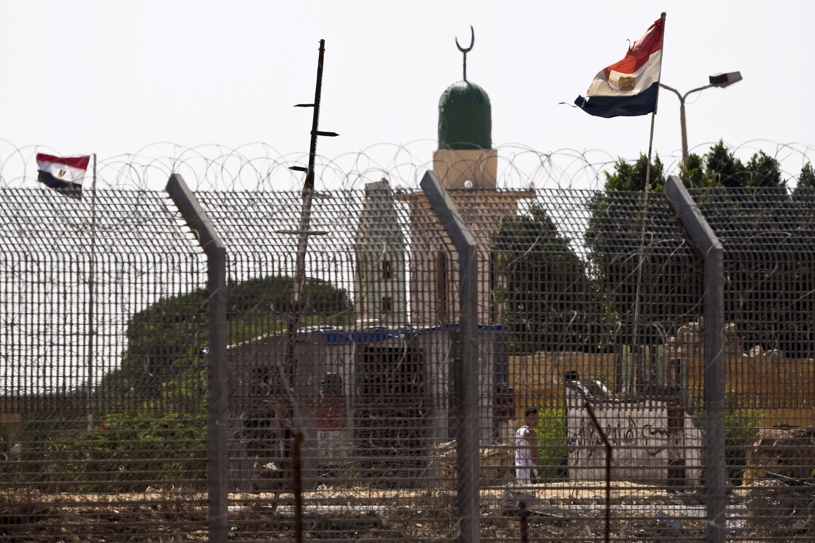 إسرائيل تغلق معابرها مع مصر والأردن