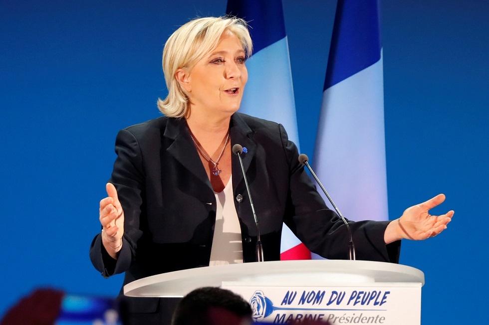 بحثا عن حظر أكبر للحجاب.. زعيمة اليمين الفرنسي مارين لوبان تقترح قانونا ضد الإسلاموية