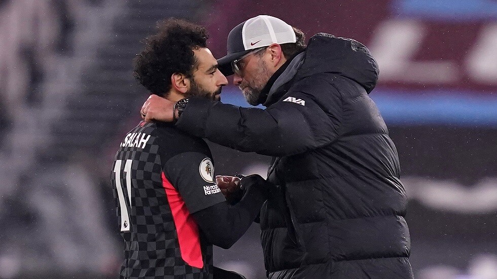 مدرب ليفربول يتغنى بإنجاز صلاح التاريخي (فيديو)