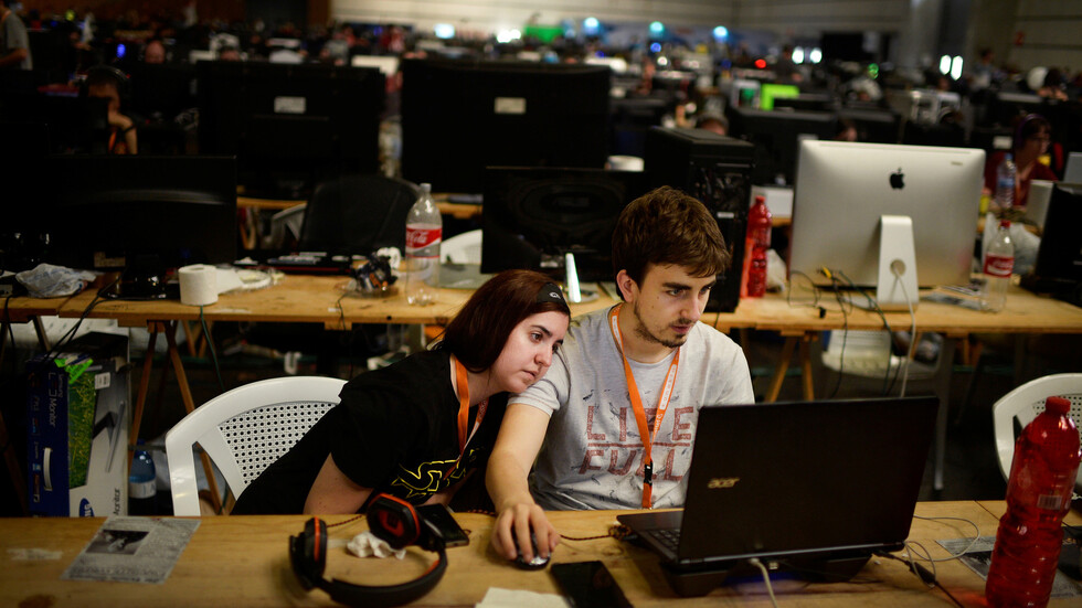 بوتين يصدر تعليمات لإعداد متطلبات عمل شركات التكنولوجيا الأجنبية في الإنترنت الروسي