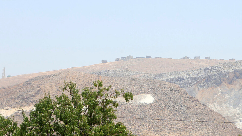 الجيش اللبناني يقبض على 18 لبنانيا وسوريا في عرسال مرتبطين بـ"داعش"