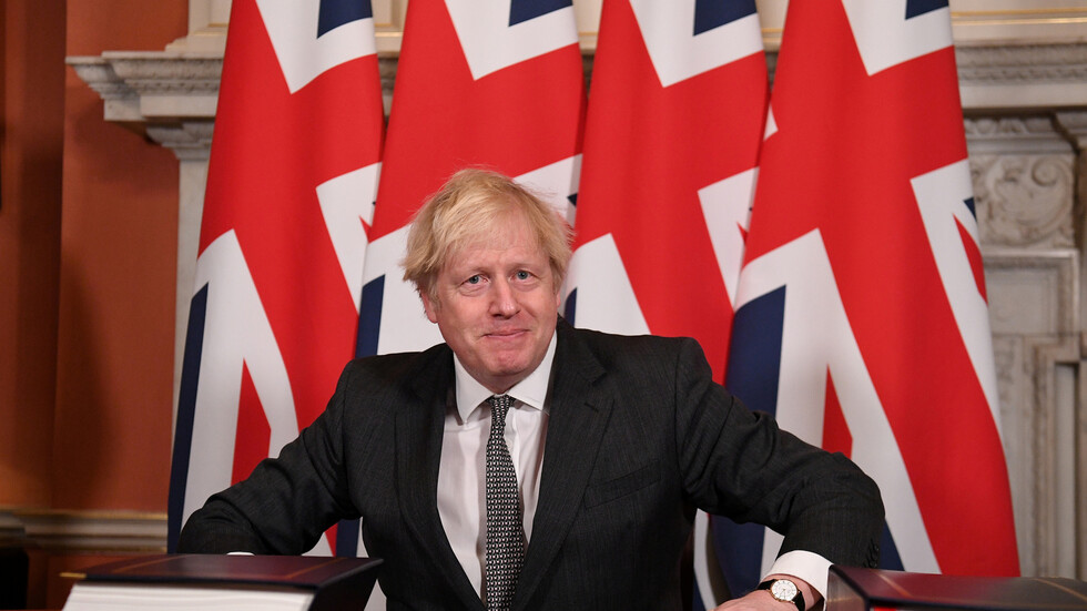 جونسون: إجراءات الإغلاق تعمل ومن السابق لأوانه رفعها