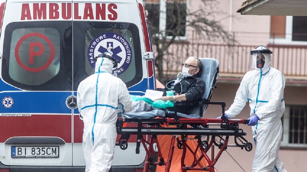 وزير بولندي: المسنون لن يخضعوا للقاح "أسترا زينيكا"