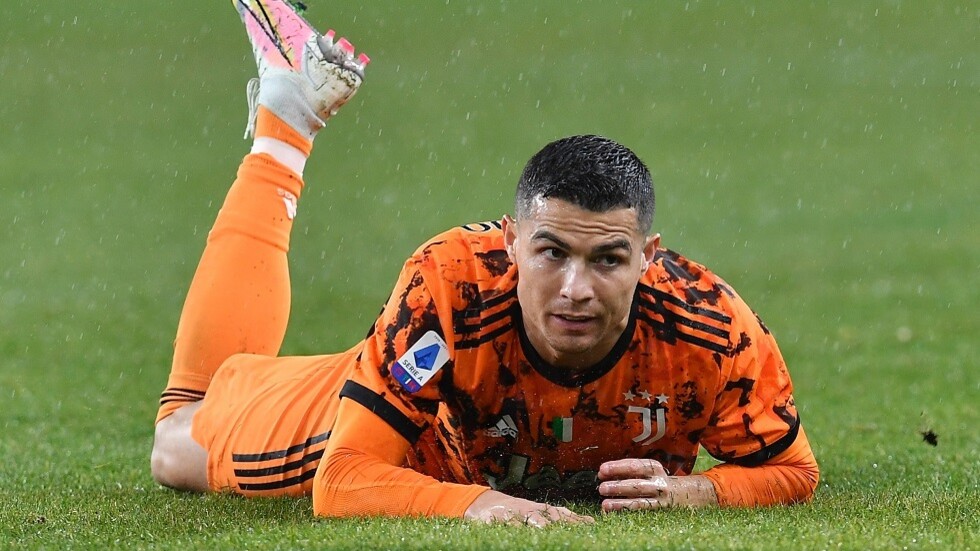 لوكاكو يشدد الخناق على رونالدو 