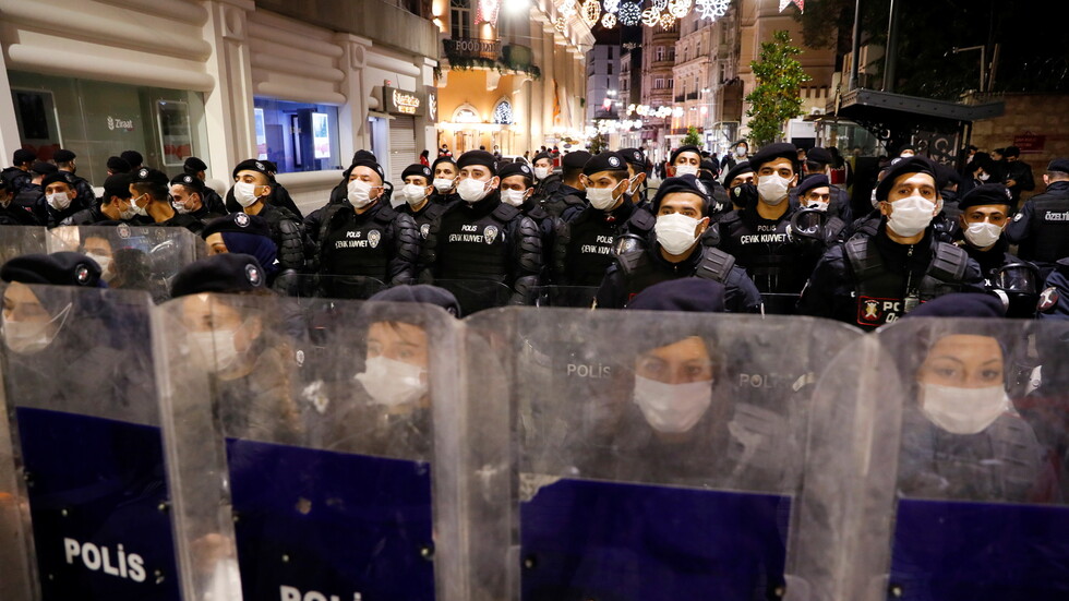 الأمن التركي يعتقل العشرات من الطلاب المحتجين بجامعة البوسفور
