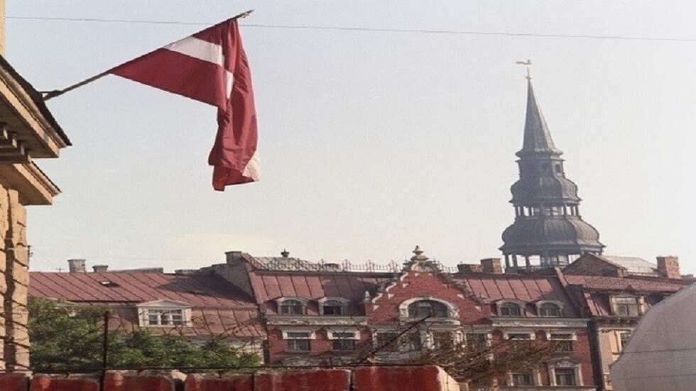 لاتفيا.. دعوات لمقاطعة أكبر مشغل كابلات بسبب حجبها القنوات الروسية