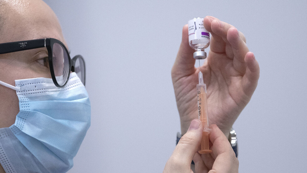 الأوروبيون يلجأون إلى روسيا والصين بعد أن وجدوا أنفسهم من دون لقاحات