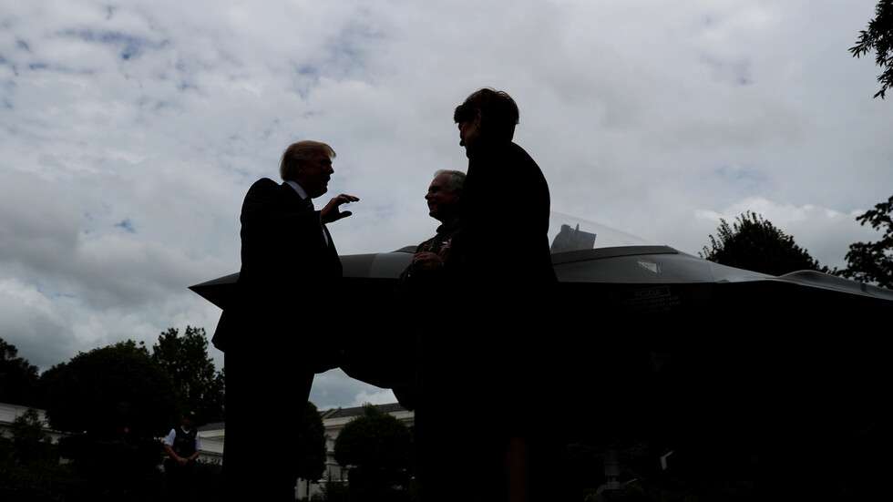 سفير الإمارات في واشنطن: واثقون من إتمام صفقة "إف-35" بعد مراجعة بايدن