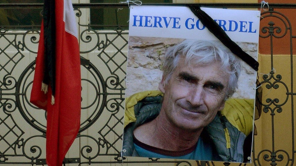 الجزائر.. محاكمة المتهمين بخطف وقتل سائح فرنسي في 2014