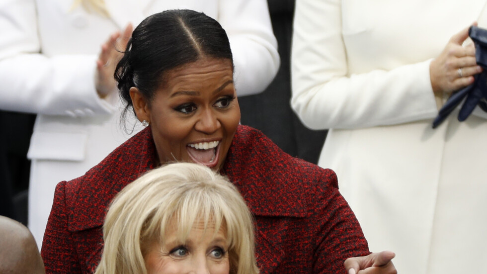 جيل بايدن ترسل هدية خاصة لميشال أوباما من البيت الأبيض