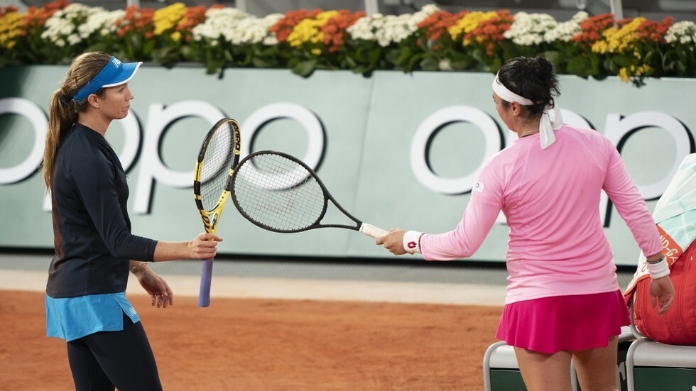 أُنس جابر إلى ثاني أدوار غرامبيانس