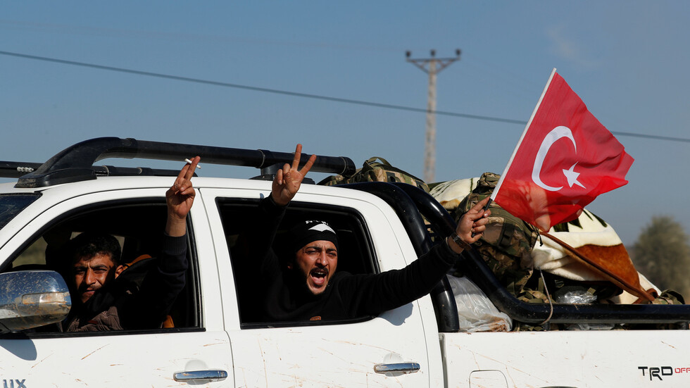 "هيومن رايتس ووتش" تتهم أنقرة باعتقال 63 سوريا ونقلهم إلى تركيا لمحاكمتهم تعسفيا