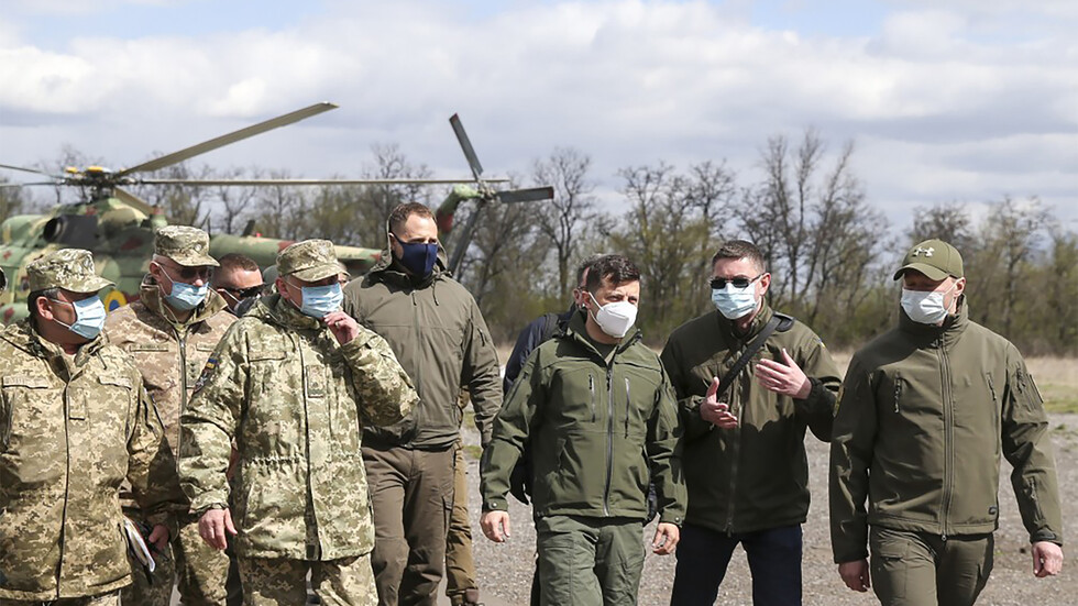 زيلينسكي يأمر باختبار جاهزية القوات الأوكرانية في دونباس