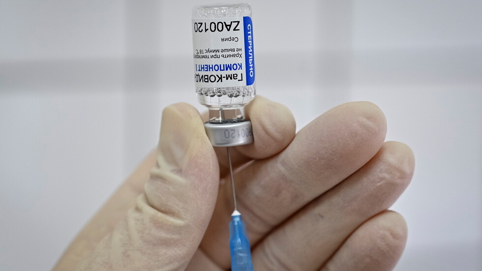 فلسطين تتسلم اليوم الدفعة الأولى من لقاح  "سبوتنيك V" الروسي (صور)