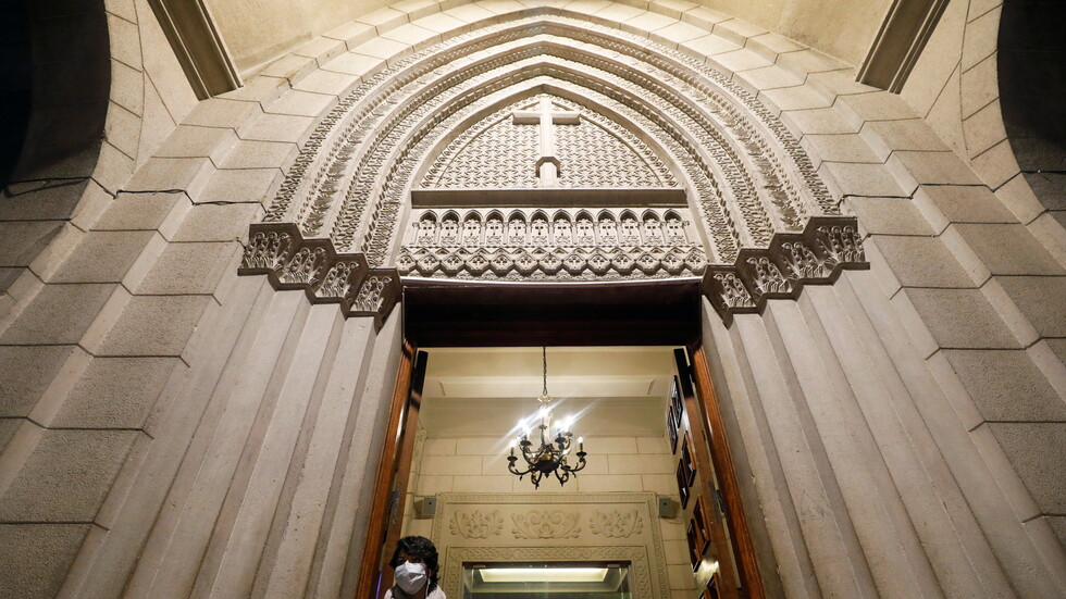 مصر.. وفاة أبرز اللاهوتيين المثيرين للجدل وغموض حول جنازته (صورة)