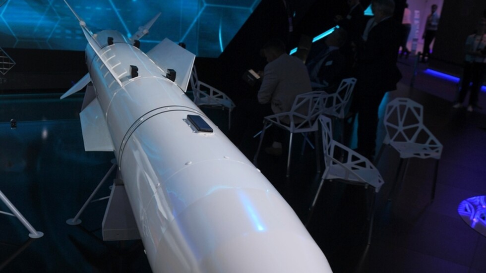 خبير يحدد إيجابيات وسلبيات مبدأ "أطلق وانس" الصاروخ الروسي الجديد