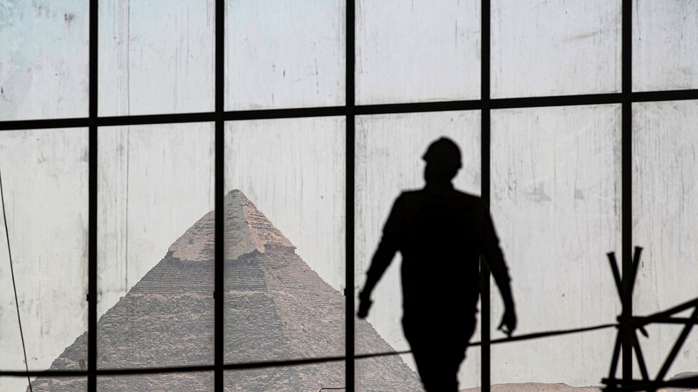 مصر.. دار الإفتاء تحسم الجدل حول امتلاك المواطن للآثار إذا عثر عليها في أرضه