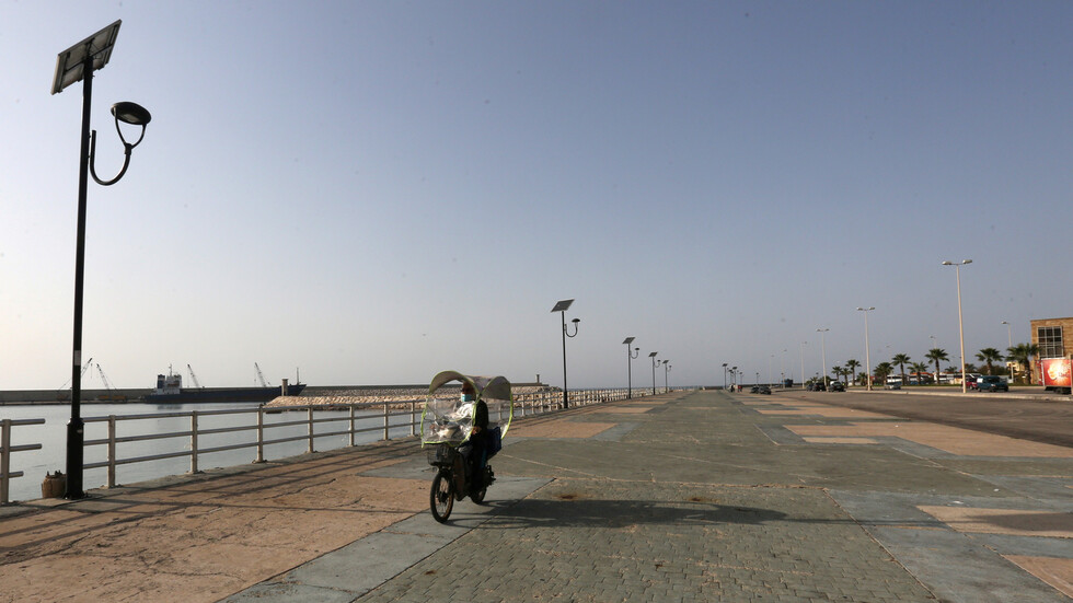 لبنان يعتزم تخفيف قيود كورونا على أربع مراحل بدءا من الاثنين