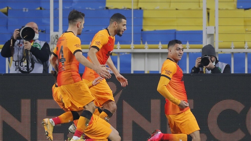 شاهد.. المصري مصطفى محمد يحسم "ديربي" إسطنبول وصدارة الدوري التركي بهدف عالمي