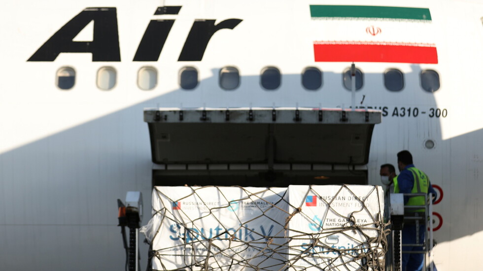 إيران: سنستورد شحنة من لقاح 