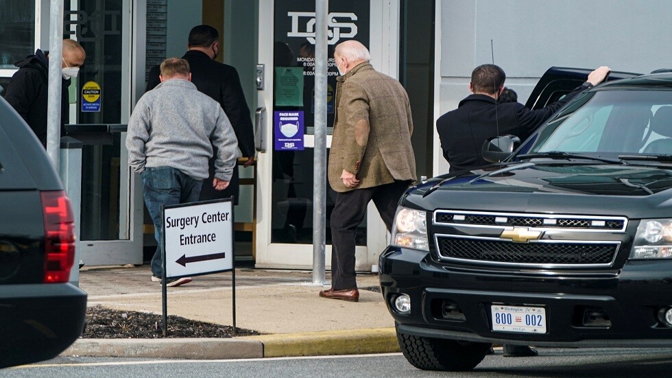 الكشف عن وضع بايدن الصحي بعد تعرضه لإصابة سابقة في القدم