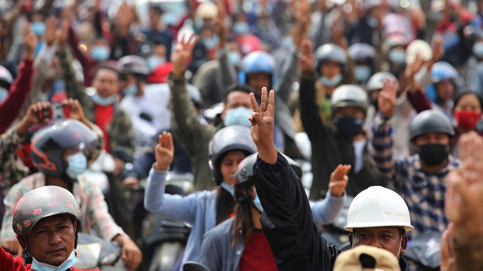 ميانمار.. الألوف يحتجون على الانقلاب بأكبر مظاهرات منذ ثورة الزعفران