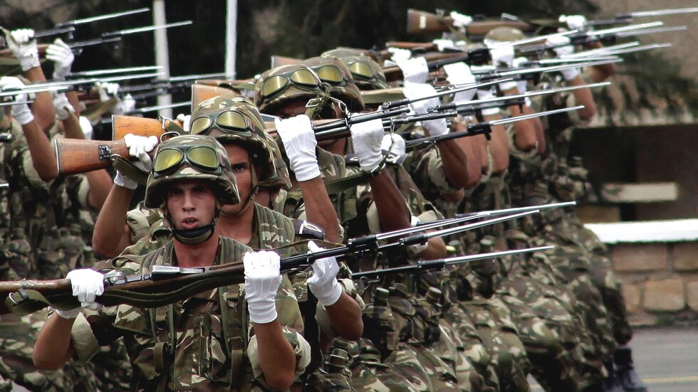 القوات المسلحة الجزائرية تحذر بلهجة قوية من 