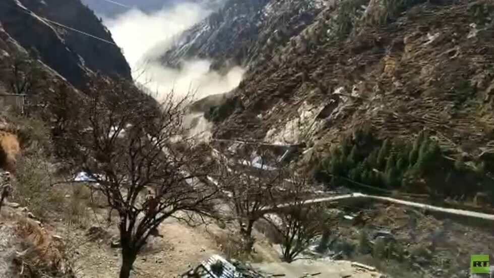 160من الضحايا والمفقودين جراء فيضان نهر بالهند سببه انهيار جليدي (فيديو)