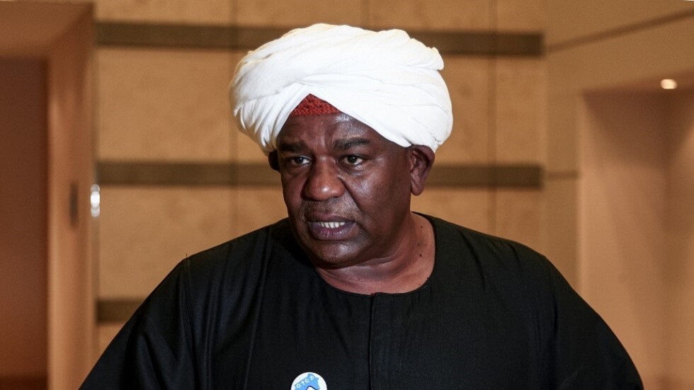 رجل أعمال سوداني يدافع عن تنظيمه ملتقى دينيا "يروج للتطبيع"