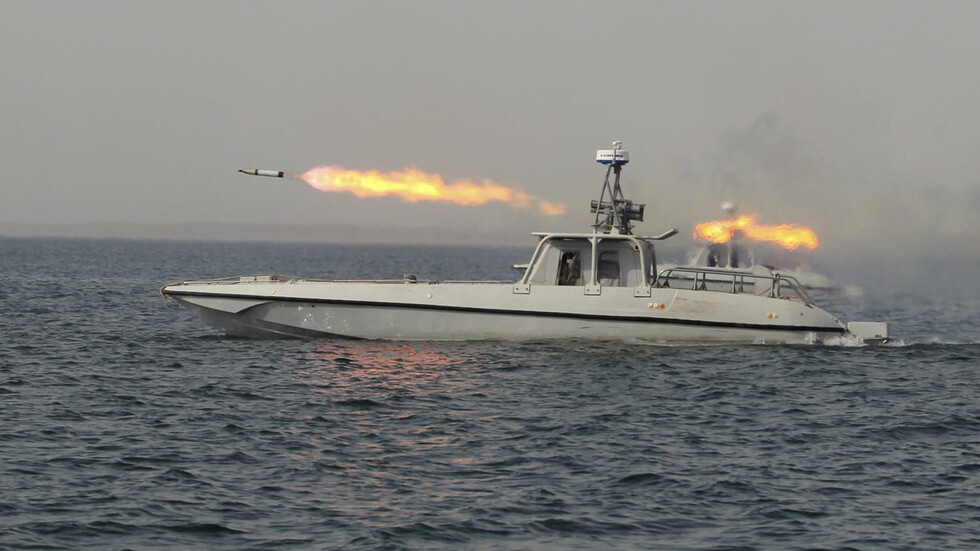 القوات البحرية في الحرس الثوري الإيراني تتزود بأكثر من 330 قارب محلي الصنع