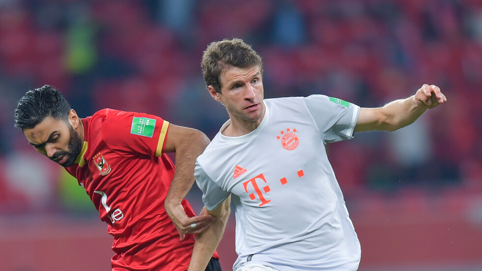 مولر يحتفي بقميص كهربا ويوجه رسالة لجمهور الأهلي (صورة)