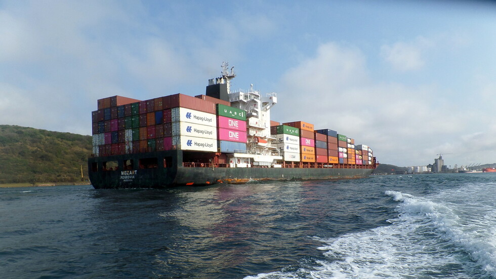 سفينة مملوكة من اليونان بعلم جزر مارشال تتعرض لهجوم قراصنة في سواحل غرب إفريقيا