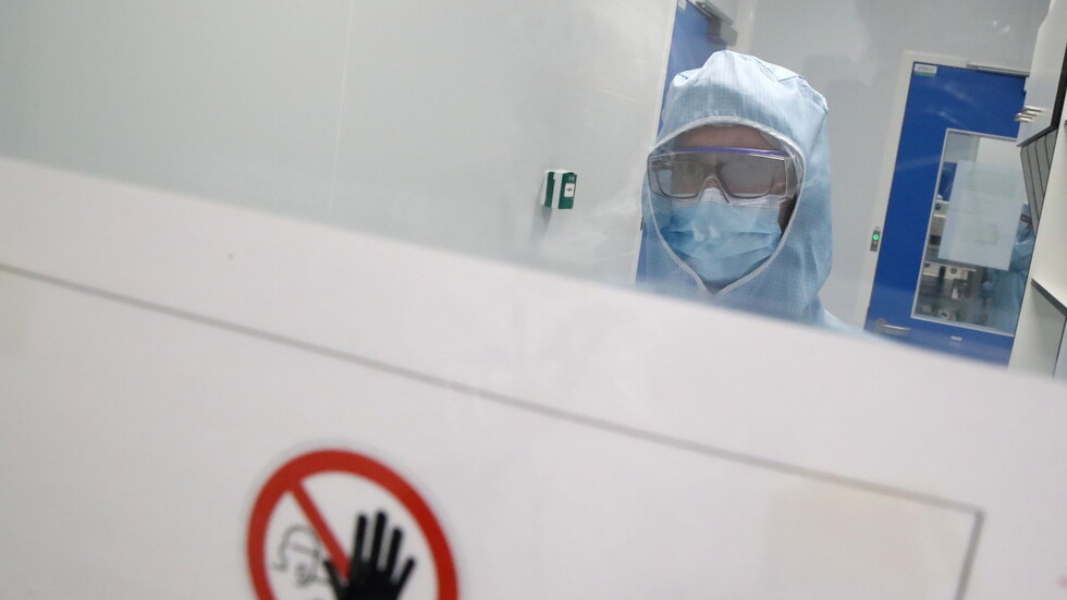 إصابات كورونا تقترب من مستويات قياسية في بعض الدول الخليجية