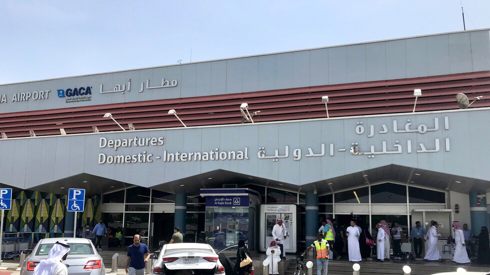 السعودية تعلن عن حريق اندلع في طائرة مدنية في مطار أبها جراء هجوم شنه الحوثيون
