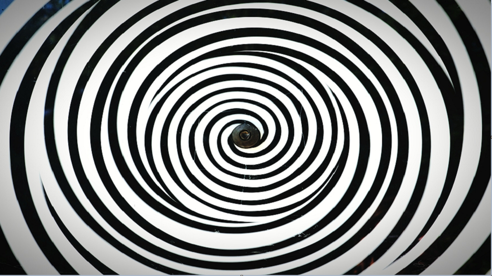 كم عدد الألوان في هذه الصورة؟ .. العلم وراء وهم بصري أشعل 