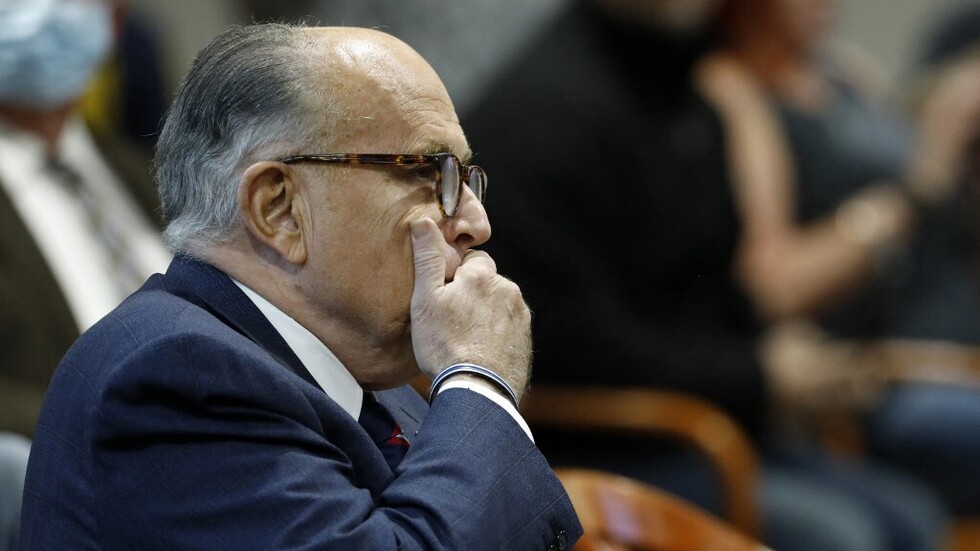 تقارير: رودي جولياني يضغط على أوكرانيا للتحقيق في عائلة بايدن