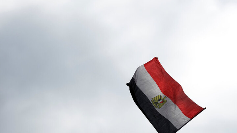 مصر تعطي الضوء الأخضر لتجنيس عدد من مواطنيها بجنسيات أخرى